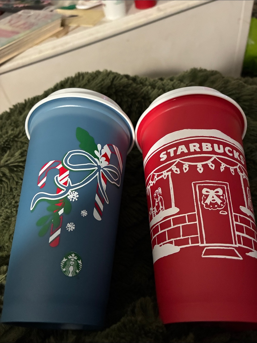Starbucks Blue and Red Holiday Reusable plastic Reusable Cup Set New